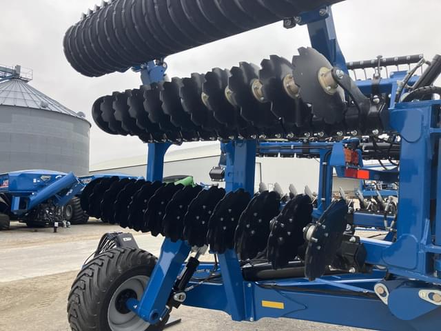 Image of Kinze Mach Till 302 equipment image 3