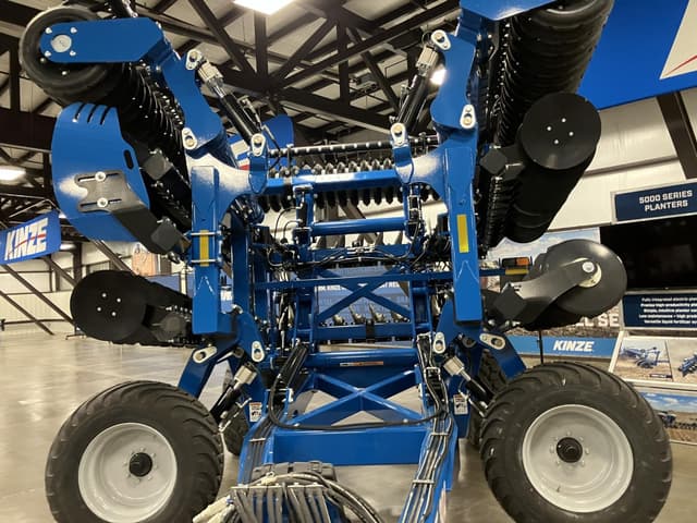 Image of Kinze Mach Till 302 equipment image 2