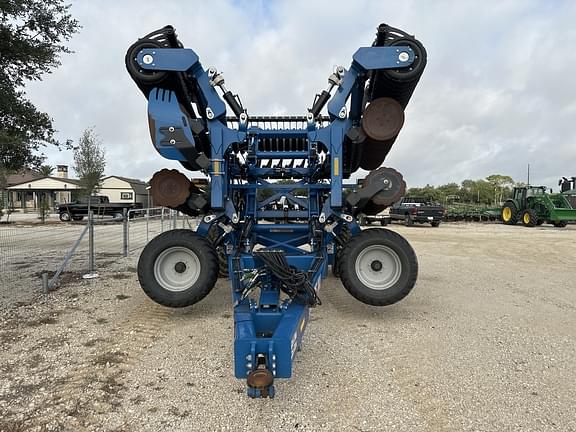 Image of Kinze Mach Till 302 equipment image 3