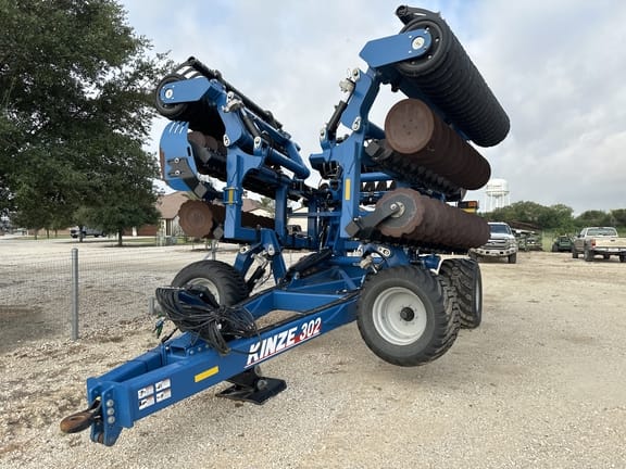 2023 Kinze Mach Till 302 Equipment Image0