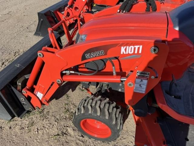 Image of Kioti CS2220 equipment image 4