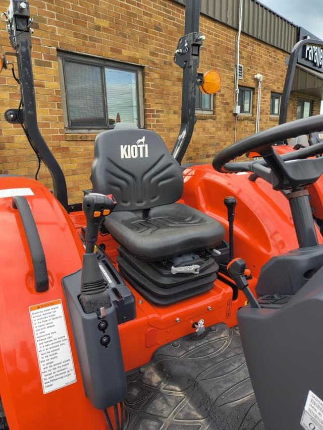Image of Kioti DK4220SE equipment image 3
