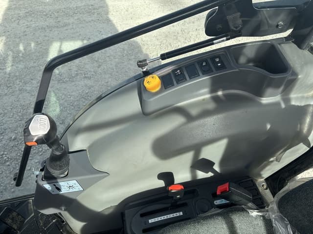 Image of Kioti DK4720SECH equipment image 4