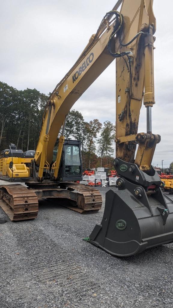 Image of Kobelco SK350LC equipment image 4