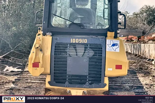 Image of Komatsu D39PX-24 equipment image 2