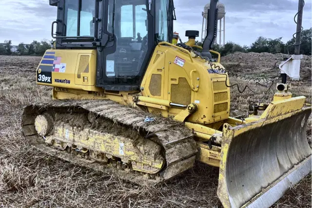 Image of Komatsu D39PX-24 equipment image 4