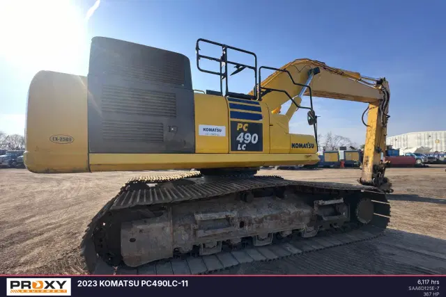 Image of Komatsu PC490LC-11 equipment image 2