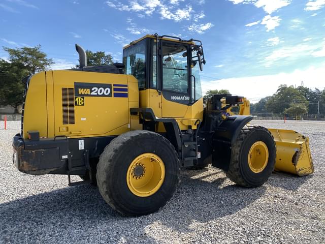 Image of Komatsu WA200-8 equipment image 2