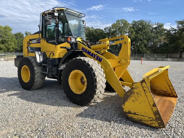 Image of Komatsu WA200-8 equipment image 3