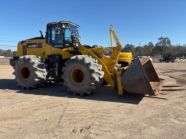Image of Komatsu WA320-8 equipment image 3