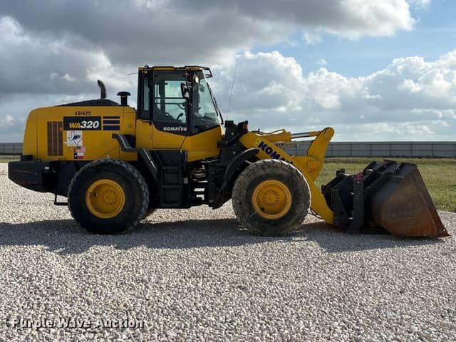 Image of Komatsu WA320-8 equipment image 3