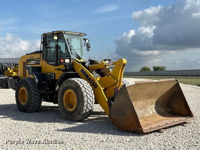 Image of Komatsu WA320-8 equipment image 2