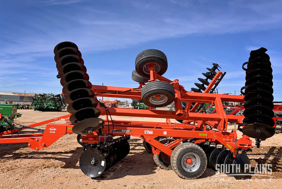 2023 Kuhn Knight 8220 Equipment Image0