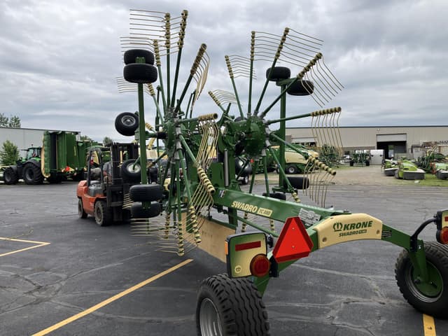 Image of Krone Swadro TC880 equipment image 3