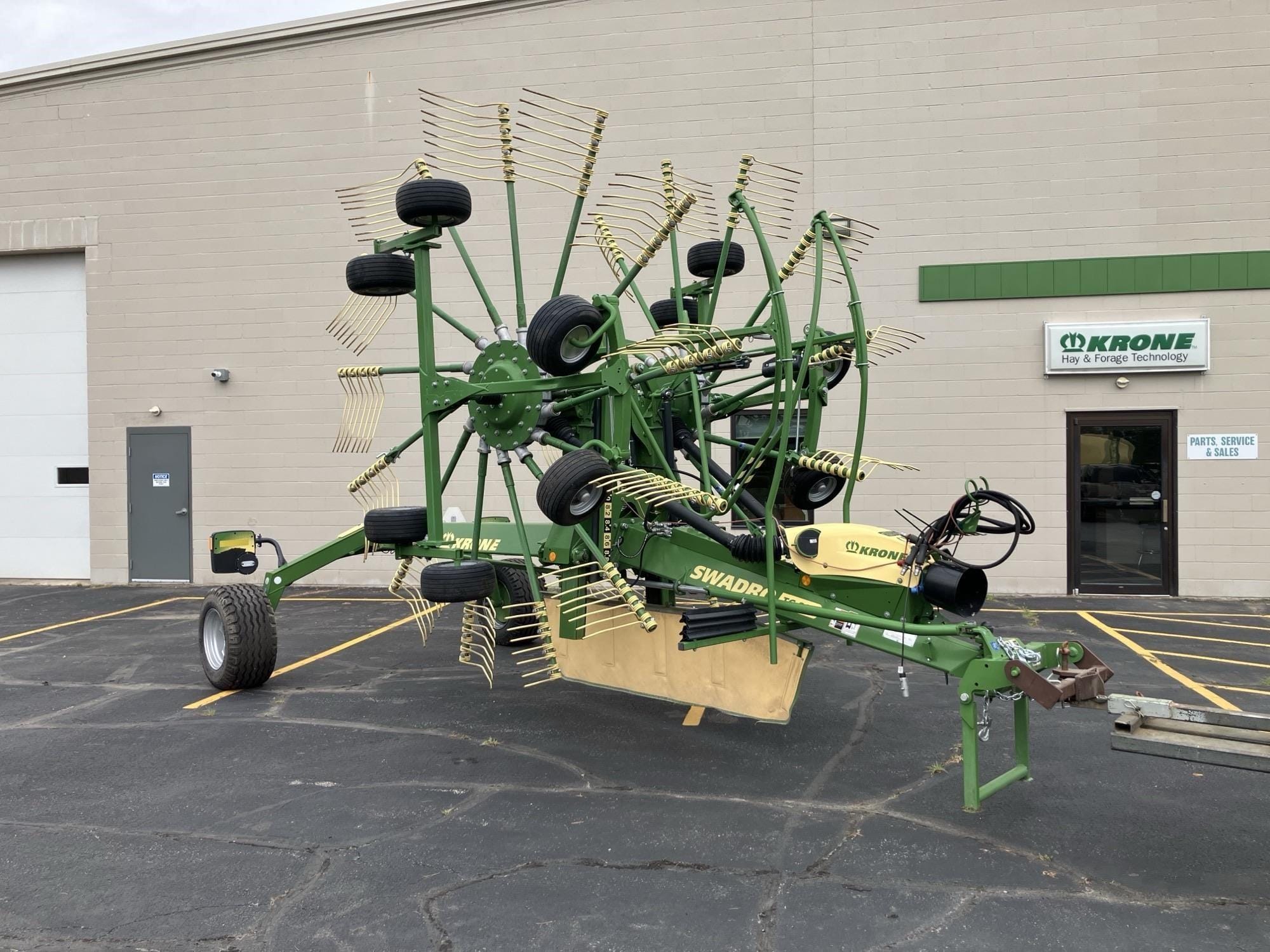 2023 Krone Swadro TC880 Equipment Image0