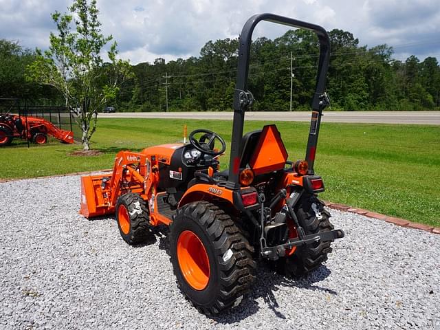 Image of Kubota B2401 equipment image 2