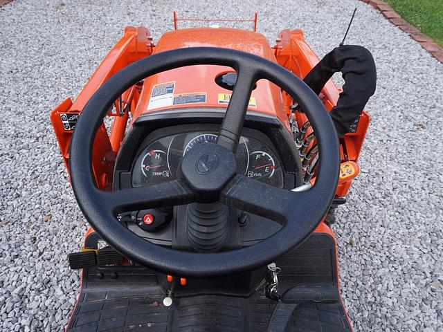 Image of Kubota B2301HSD equipment image 4