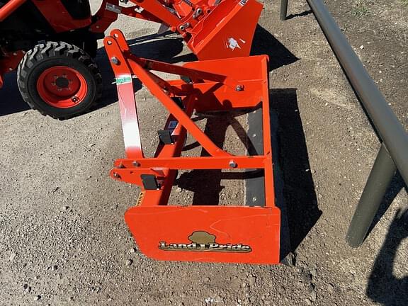 Image of Kubota B2401 equipment image 4