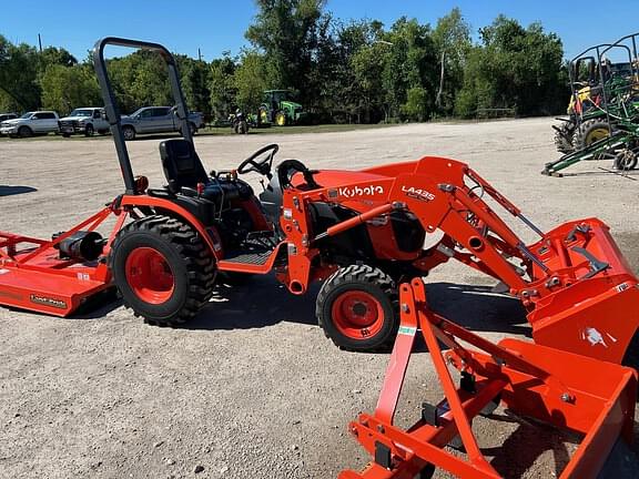 Image of Kubota B2401 equipment image 3