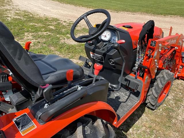 Image of Kubota B2401 equipment image 4