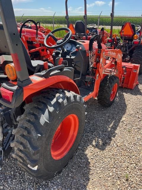 Image of Kubota B2401DT equipment image 4