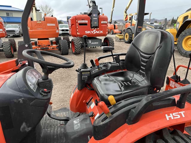 Image of Kubota B26 equipment image 4