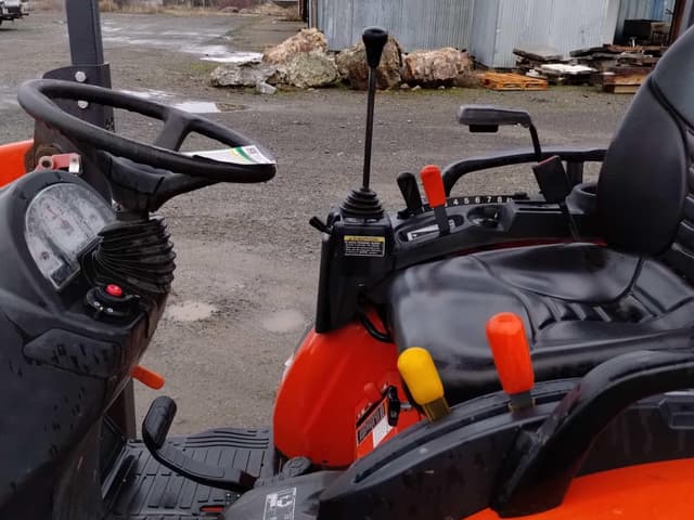 Image of Kubota B26 equipment image 2