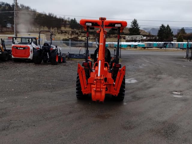 Image of Kubota B26 equipment image 3