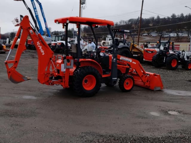 Image of Kubota B26 equipment image 4
