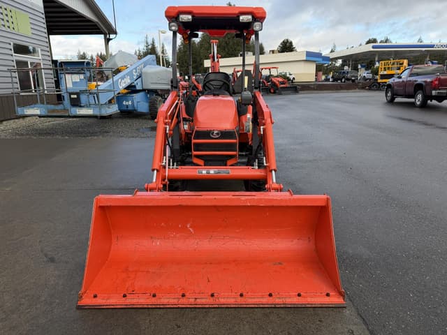 Image of Kubota B26 equipment image 2