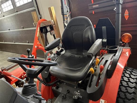 Image of Kubota B2601 equipment image 2