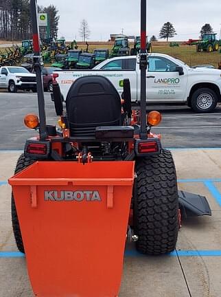 Image of Kubota B2601 equipment image 3