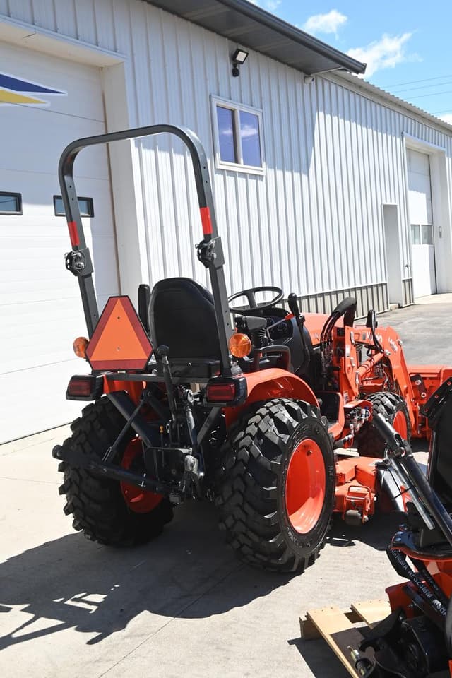 Image of Kubota B2601 equipment image 2