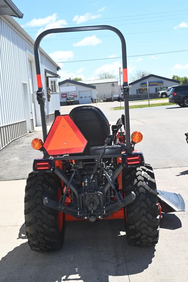 Image of Kubota B2601 equipment image 4