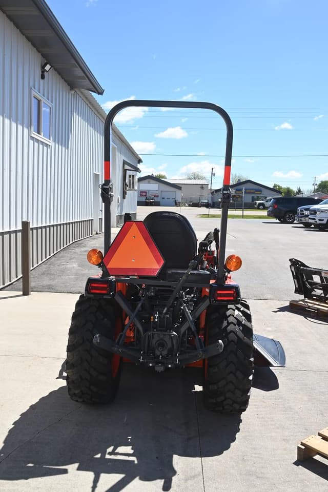 Image of Kubota B2601 equipment image 3