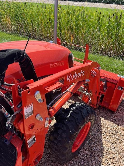 Image of Kubota B2601HSD equipment image 4