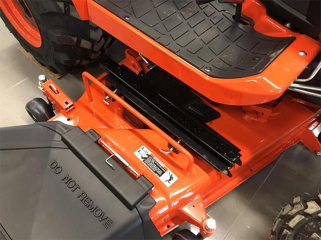 Image of Kubota BX2380 equipment image 3