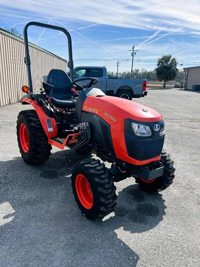 Image of Kubota B2301HSD equipment image 2