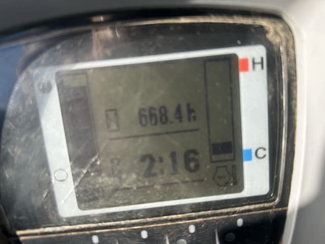 Image of Kubota KX040-4 equipment image 4