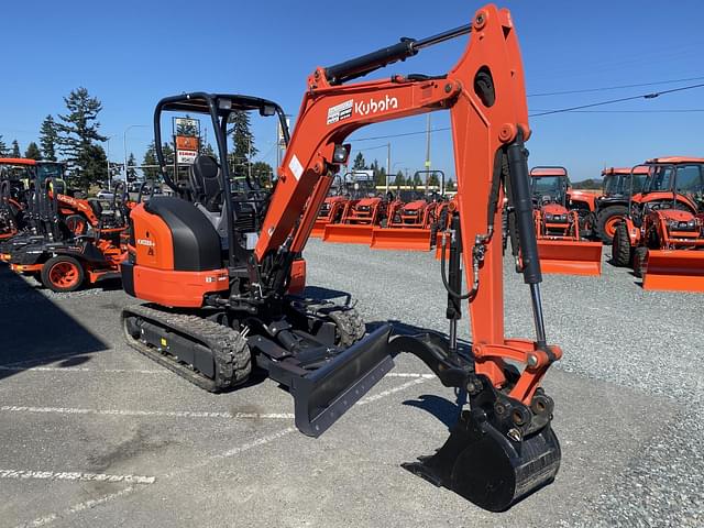 Image of Kubota KX033-4 equipment image 3