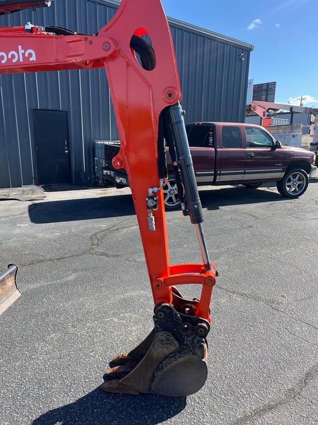 Image of Kubota KX033-4 equipment image 4