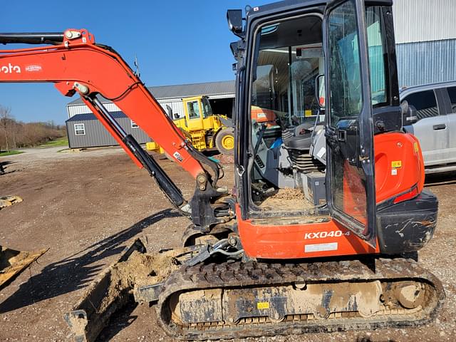Image of Kubota KX040-4 equipment image 4
