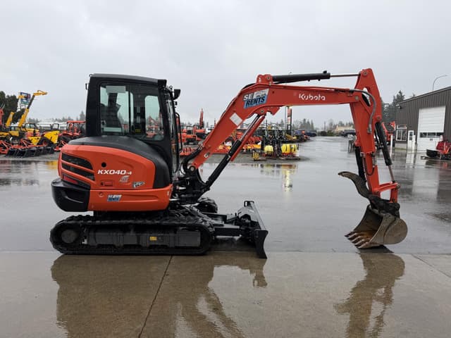 Image of Kubota KX040-4 equipment image 4
