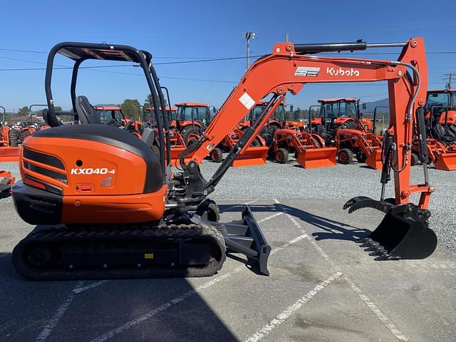 Image of Kubota KX040-4 equipment image 4