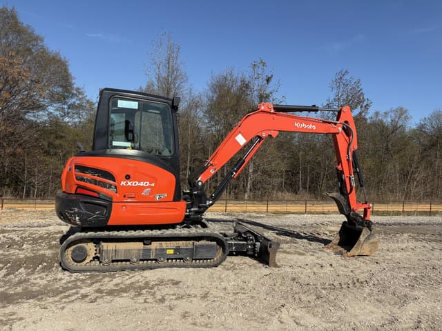 Image of Kubota KX040-4 equipment image 4