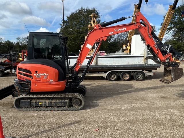 Image of Kubota KX040-4 equipment image 4