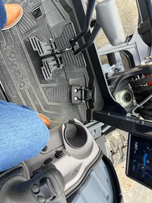 Image of Kubota KX057-5 equipment image 3