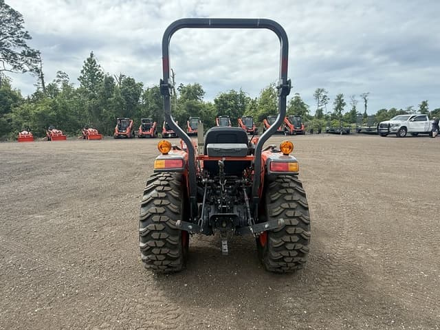 Image of Kubota L3302 equipment image 2