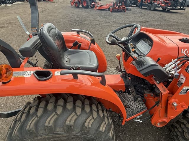 Image of Kubota L3302 equipment image 3