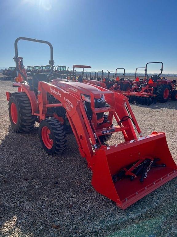 Image of Kubota L3302HST equipment image 3